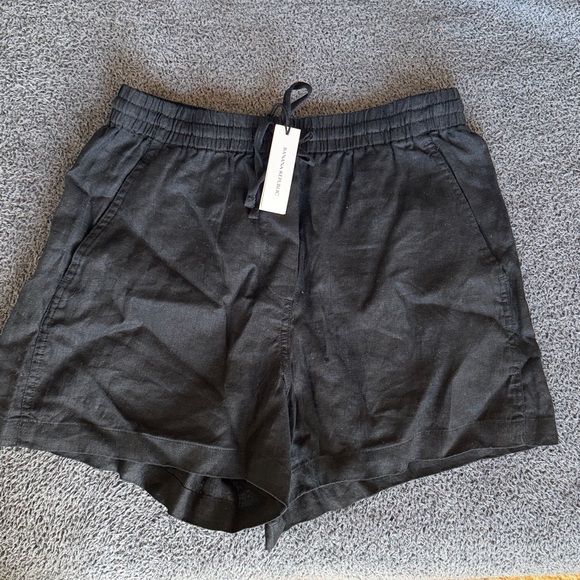 Banana Republic Pants - NWT Banana Republic linen pull-on 4”short